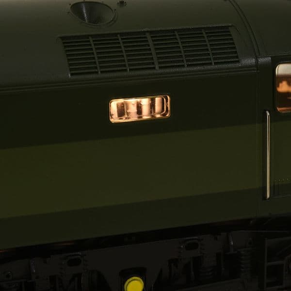 Bachmann 35-410 Class 47/0 D1565 BR Two-Tone Green (Small Yellow Panels), OO Gauge